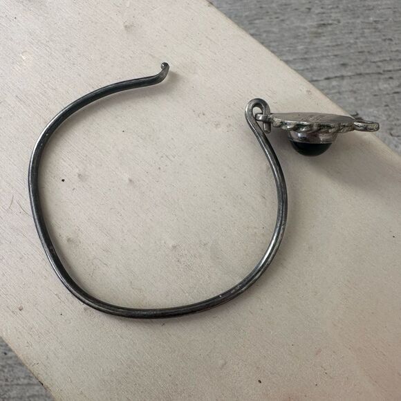 Vintage Mexican Alpaca Sterling And Onyx Hinged Bracelet - Picture 4 of 6